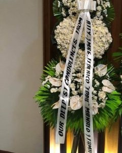 floral heart standing